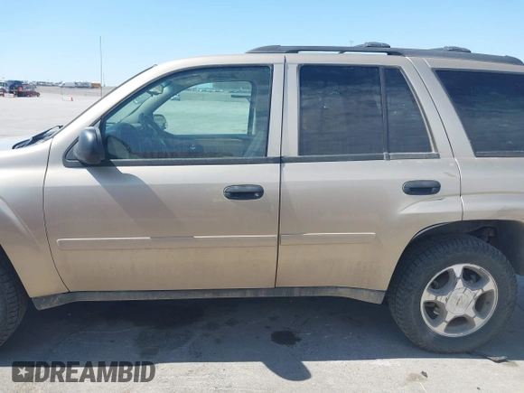 2006 Chevrolet TrailBlazer LS with VIN 1GNDT13S562346030, listed as a IAAI auction lot 41915887 with 228,486 mi miles and . Bid and sale history available at DreamBid. Image 14.