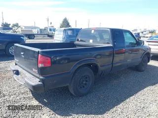 2002 GMC Sonoma SLS with VIN 1GTCS195628114990, listed as a IAAI auction lot 41862132 with 260,241 mi miles. Bid and sale history available at carsss.com. Image 4.