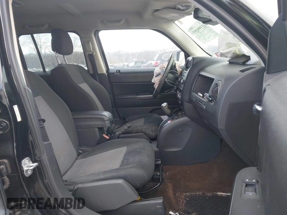 2014 Jeep Patriot Latitude with VIN 1C4NJRFBXED687701, listed as a IAAI auction lot 41399153 with 109,783 mi miles. Bid and sale history available at carsss.com. Image 5.