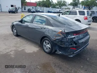 2024 Hyundai Elantra SE z VIN KMHLL4DG0RU639967, wystawiony jako IAAI lot #42430562 z przebiegiem 31 426 mil mil oraz . Historia ofert i sprzedaży dostępna na DreamBid. Obrazek 3.