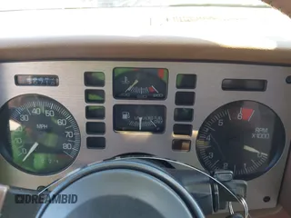 1986 Pontiac Fiero z VIN 1G2PF3790GP231392, wystawiony jako IAAI lot #41870267 z przebiegiem 156 718 mil mil oraz . Historia ofert i sprzedaży dostępna na DreamBid. Obrazek 7.