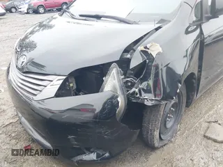 2017 Toyota Sienna XLE Auto Access Seat with VIN 5TDYZ3DC4HS784545, listed as a IAAI auction lot 41427309 with 85,244 mi miles. Bid and sale history available at carsss.com. Image 6.