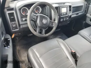 2020 Ram 1500 Tradesman z VIN 3C6JR6DT2LG164598, wystawiony jako Copart lot #53727815 z przebiegiem 141 335 mil mil oraz Czysty tytuł • Clean title. Historia ofert i sprzedaży dostępna na DreamBid. Obrazek 8.