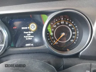 2020 Jeep Wrangler Unlimited Sport Altitude z VIN 1C4HJXDG4LW312551, wystawiony jako IAAI lot #41633675 z przebiegiem 60 097 mil mil oraz . Historia ofert i sprzedaży dostępna na DreamBid. Obrazek 7.