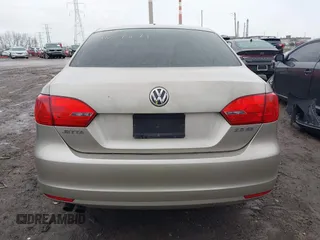 2013 Volkswagen Jetta Sedan SE with VIN 3VWDP7AJ6DM282450, listed as a IAAI auction lot 41729871 with 155,328 mi miles. Bid and sale history available at carsss.com. Image 17.