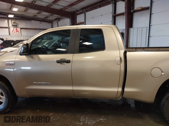 2008 Toyota Tundra z VIN 5TFRV54198X034014, wystawiony jako IAAI lot #41282101 z przebiegiem 155 510 mil mil oraz . Historia ofert i sprzedaży dostępna na DreamBid. Obrazek 15.