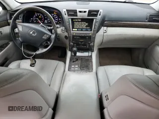 2007 Lexus LS 460 L z VIN JTHGL46F775001036, wystawiony jako Copart lot #53538495 z przebiegiem 133 138 mil mil oraz Szkody całkowita. Historia ofert i sprzedaży dostępna na DreamBid. Obrazek 8.
