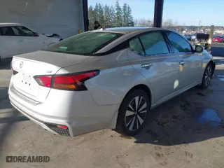 2020 Nissan Altima 2.5 SV with VIN 1N4BL4DV1LC276337, listed as a IAAI auction lot 41670082 with 25,400 mi miles. Bid and sale history available at carsss.com. Image 4.