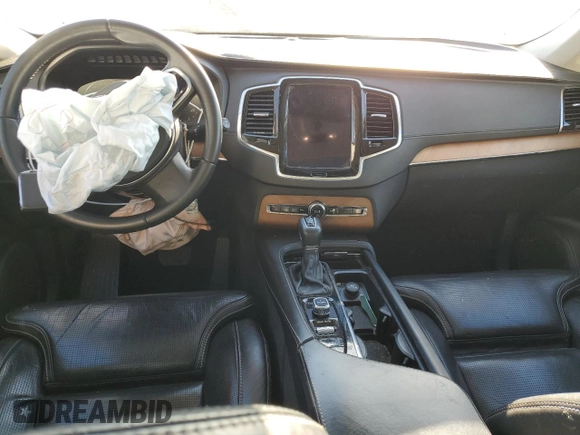2016 Volvo XC90 T6 Inscription with VIN YV4A22PL2G1052662, listed as a Copart auction lot 85711164 with 139,844 mi miles and Salvage Title. Bid and sale history available at carsss.com. Image 8.
