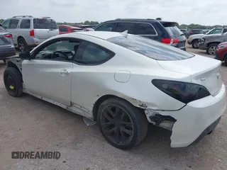 2013 Hyundai Genesis Coupe 2.0T с VIN KMHHT6KD7DU086799, выставлен на аукционе IAAI как лот 42739418 с пробегом 187 681 миль миль и . История ставок и продаж доступна на DreamBid. Изображение 3.