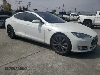 2013 Tesla Model S Performance z VIN 5YJSA1DP1DFP20689, wystawiony jako Copart lot #56869305 z przebiegiem Nie podano mil oraz Szkoda całkowita • Salvage title. Historia ofert i sprzedaży dostępna na DreamBid. Obrazek 4.