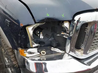 2002 Ford Excursion Limited с VIN 1FMNU43SX2EA77555, выставлен на аукционе IAAI как лот 41526308 с пробегом 274 040 миль миль и . История ставок и продаж доступна на DreamBid. Изображение 18.