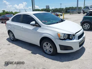 2014 Chevrolet Sonic LT z VIN 1G1JC5SH3E4118953, wystawiony jako IAAI lot #42494092 z przebiegiem 136 435 mil mil oraz . Historia ofert i sprzedaży dostępna na DreamBid. Obrazek 1.