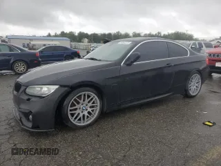 2011 BMW 3 Series 328i z VIN WBAKE3C58BE558037, wystawiony jako Copart lot #56892375 z przebiegiem 116 416 mil mil oraz Czysty tytuł • Clean title. Historia ofert i sprzedaży dostępna na DreamBid. Obrazek 1.
