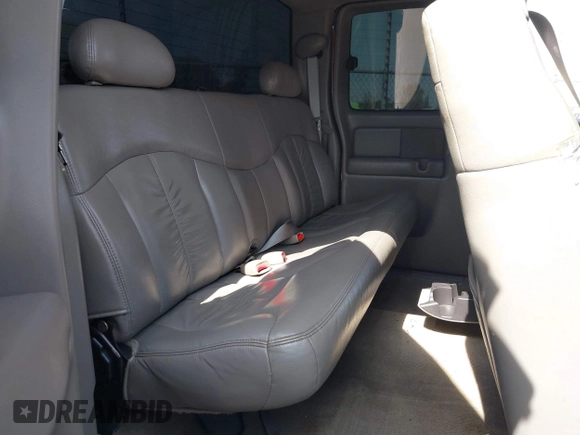 2002 Chevrolet Silverado 1500 LT with VIN 2GCEK19T321107487, listed as a IAAI auction lot 41977474 with 218,793 mi miles. Bid and sale history available at carsss.com. Image 8.