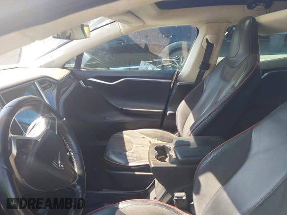 2014 Tesla Model S 60 z VIN 5YJSA1H13EFP42250, wystawiony jako IAAI lot #42267590 z przebiegiem 196 142 mil mil oraz . Historia ofert i sprzedaży dostępna na DreamBid. Obrazek 5.