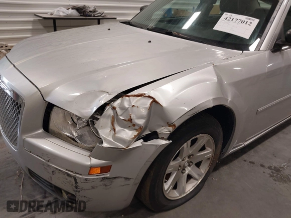 2006 Chrysler 300 Touring with VIN 2C3KA53G36H506880, listed as a IAAI auction lot 42177012 with 135,992 mi miles. Bid and sale history available at carsss.com. Image 6.