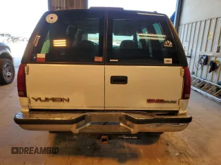 1996 GMC Yukon with VIN 1GKEK13R6TJ756550, listed as a Copart auction lot 88435135 with 204,254 mi miles and Salvage Title. Bid and sale history available at carsss.com. Image 6.