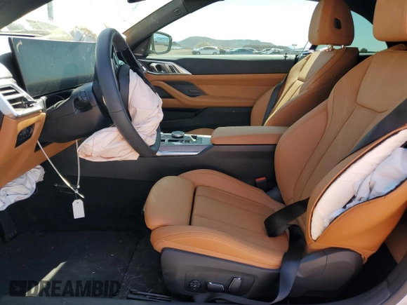 2025 BMW 4 Series 430i z VIN WBA33DB04SCU13773, wystawiony jako Copart lot #54585385 z przebiegiem Nie podano mil oraz Szkoda całkowita • Salvage title. Historia ofert i sprzedaży dostępna na DreamBid. Obrazek 7.