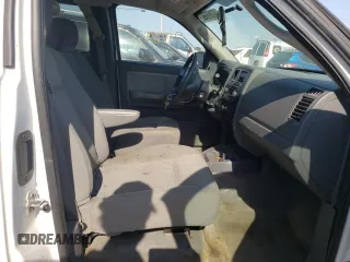 2007 Dodge Dakota z VIN 1D7HW22P07S176624, wystawiony jako Copart lot #68370994 z przebiegiem 284 863 mil mil oraz Szkoda całkowita • Salvage title. Historia ofert i sprzedaży dostępna na DreamBid. Obrazek 5.