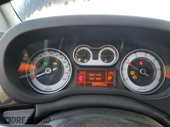 2014 FIAT 500L Trekking with VIN ZFBCFADH5EZ024494, listed as a Copart auction lot 73215814 with 239,721 mi miles and Clean Title. Bid and sale history available at carsss.com. Image 9.