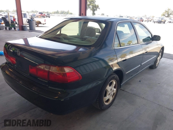 1998 Honda Accord EX z VIN 1HGCG6679WA267142, wystawiony jako IAAI lot #42146608 z przebiegiem 233 512 mil mil oraz . Historia ofert i sprzedaży dostępna na DreamBid. Obrazek 4.