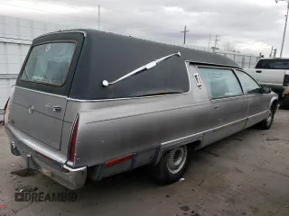 1995 Cadillac Fleetwood z VIN 1G6DW52P7SR707766, wystawiony jako Copart lot #88814915 z przebiegiem 140 958 mil mil oraz Tytuł czysty. Historia ofert i sprzedaży dostępna na DreamBid. Obrazek 3.