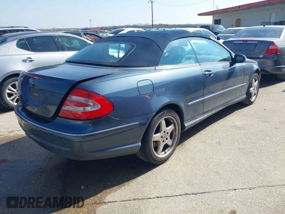 2004 Mercedes-Benz CLK 500 z VIN WDBTK75G04T005286, wystawiony jako IAAI lot #41523783 z przebiegiem 129 180 mil mil oraz . Historia ofert i sprzedaży dostępna na DreamBid. Obrazek 4.
