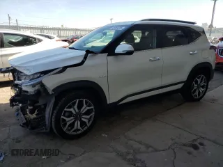 2021 Kia Seltos SX z VIN KNDETCA23M7082933, wystawiony jako Copart lot #49069285 z przebiegiem 31 655 mil mil oraz Szkoda całkowita • Salvage title. Historia ofert i sprzedaży dostępna na DreamBid. Obrazek 1.