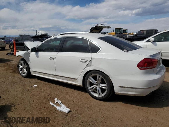 2015 Volkswagen Passat SEL Premium z VIN 1VWCV7A37FC072477, wystawiony jako Copart lot #53499125 z przebiegiem 126 207 mil mil oraz Szkoda całkowita • Salvage title. Historia ofert i sprzedaży dostępna na DreamBid. Obrazek 2.