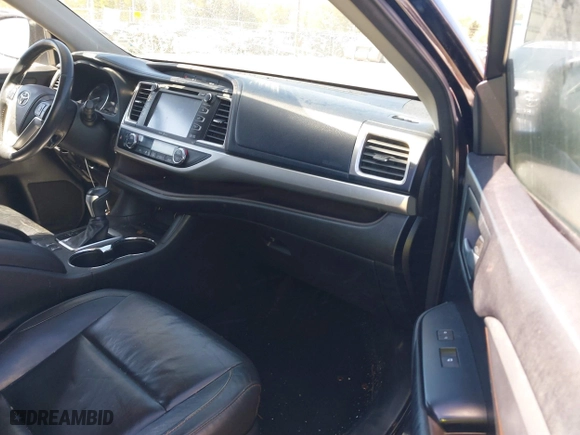 2014 Toyota Highlander XLE with VIN 5TDKKRFH9ES021924, listed as a IAAI auction lot 41826858 with 302,407 mi miles. Bid and sale history available at carsss.com. Image 5.