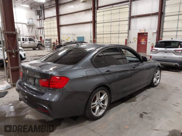 2013 BMW 3 Series 328i xDrive z VIN WBA3B3C55DJ812164, wystawiony jako IAAI lot #42473028 z przebiegiem 140 928 mil mil oraz . Historia ofert i sprzedaży dostępna na DreamBid. Obrazek 4.