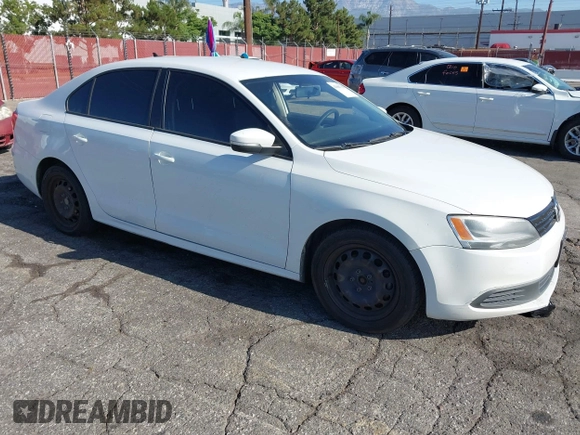 2014 Volkswagen Jetta SE с VIN 3VWD17AJ8EM284395, выставлен на аукционе IAAI как лот 42686750 с пробегом 183 600 миль миль и . История ставок и продаж доступна на DreamBid. Изображение 1.