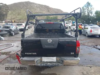 2007 Nissan Frontier SE z VIN 1N6AD09U97C454851, wystawiony jako IAAI lot #41566108 z przebiegiem 224 251 mil mil oraz . Historia ofert i sprzedaży dostępna na DreamBid. Obrazek 16.