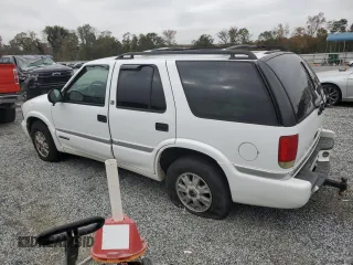 1998 GMC Jimmy SLE with VIN 1GKDT13W6W2566437, listed as a Copart auction lot 78158574 with 223,300 mi miles and Salvage Title. Bid and sale history available at carsss.com. Image 2.