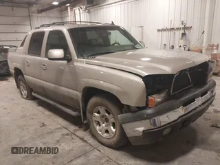 2006 Chevrolet Avalanche Z71 with VIN 3GNEK12Z46G244604, listed as a IAAI auction lot 41200313 with 140,232 mi miles. Bid and sale history available at carsss.com. Image 1.