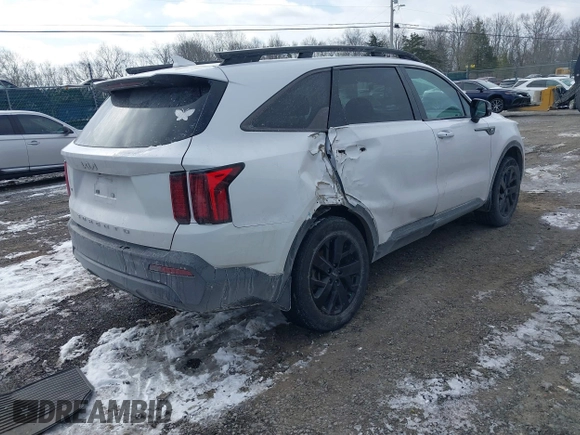 2022 Kia Sorento X-Line S z VIN 5XYRLDLCXNG150954, wystawiony jako IAAI lot #41581664 z przebiegiem 52 382 mil mil oraz . Historia ofert i sprzedaży dostępna na DreamBid. Obrazek 4.