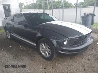 2007 Ford Mustang Deluxe with VIN 1ZVFT80N175365857, listed as a IAAI auction lot 42512673 with 136,145 mi miles and . Bid and sale history available at DreamBid. Image 1.