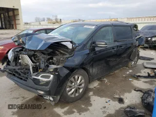 2020 Kia Sedona LX with VIN KNDMB5C11L6633749, listed as a Copart auction lot 82845404 with 105,964 mi miles and Salvage Title. Bid and sale history available at carsss.com. Image 1.