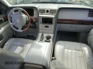 2004 Lincoln Navigator Luxury z VIN 5LMFU28R74LJ17939, wystawiony jako Copart lot #56915475 z przebiegiem 197 401 mil mil oraz Szkoda całkowita • Salvage title. Historia ofert i sprzedaży dostępna na DreamBid. Obrazek 8.