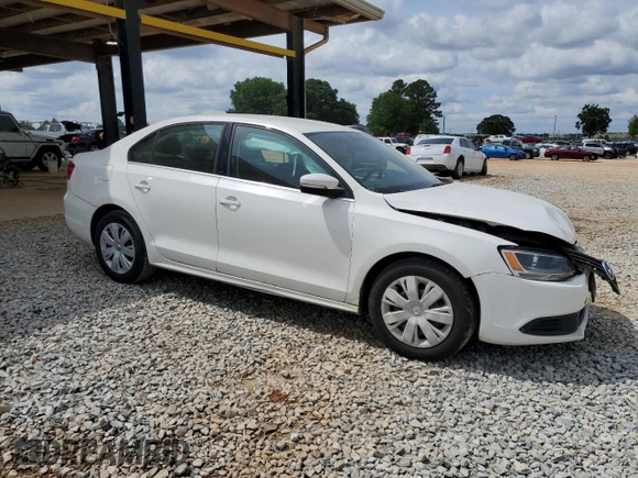2013 Volkswagen Jetta SE with VIN 3VWDP7AJ7DM418763, listed as a Copart auction lot 56420575 with 130,301 mi miles and Salvage title. Bid and sale history available at DreamBid. Image 4.
