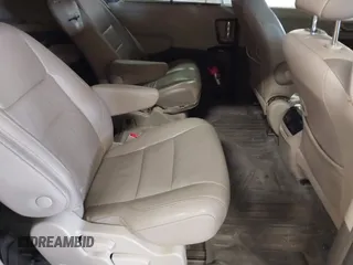 2018 Toyota Sienna XLE Auto Access Seat with VIN 5TDYZ3DC7JS916106, listed as a IAAI auction lot 42054782 with 274,474 mi miles. Bid and sale history available at carsss.com. Image 8.
