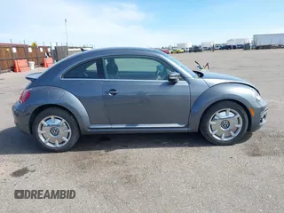 2018 Volkswagen Beetle SE with VIN 3VWJD7AT2JM710412, listed as a IAAI auction lot 41868455 with 1 mi miles. Bid and sale history available at carsss.com. Image 14.