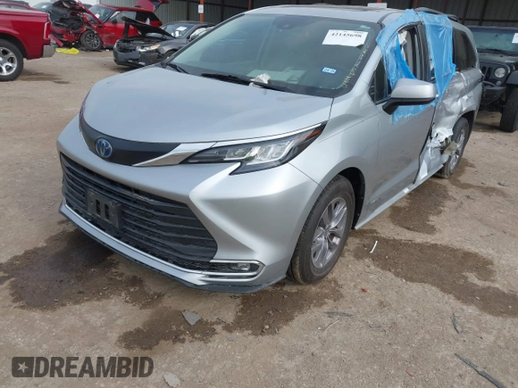 2021 Toyota Sienna XLE with VIN 5TDYRKEC9MS041334, listed as a IAAI auction lot 42145698 with 117,229 mi miles and . Bid and sale history available at DreamBid. Image 17.