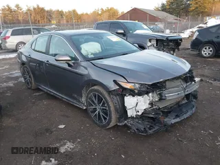 2021 Toyota Camry SE z VIN 4T1G11BK8MU030308, wystawiony jako IAAI lot #41419236 z przebiegiem 32 624 mil mil oraz . Historia ofert i sprzedaży dostępna na DreamBid. Obrazek 1.