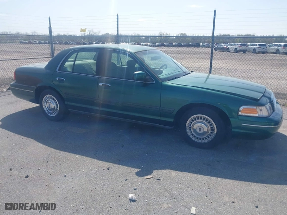 2000 Ford Crown Victoria with VIN 2FAFP73W9YX117108, listed as a IAAI auction lot 41713328 with 83,018 mi miles. Bid and sale history available at carsss.com. Image 1.
