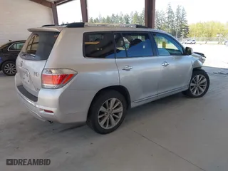 2013 Toyota Highlander Hybrid Limited with VIN JTEDC3EH8D2015893, listed as a IAAI auction lot 42033938 with 178,931 mi miles. Bid and sale history available at carsss.com. Image 4.