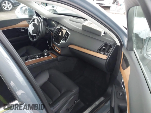 2023 Volvo XC90 Plus z VIN YV4062PN8P1989176, wystawiony jako IAAI lot #41957832 z przebiegiem 27 838 mil mil oraz . Historia ofert i sprzedaży dostępna na DreamBid. Obrazek 5.