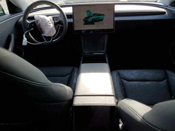 2025 Tesla Model 3 Long Range z VIN 5YJ3E1EA9SF924138, wystawiony jako Copart lot #48324125 z przebiegiem 2 445 mil mil oraz Szkoda całkowita • Salvage title. Historia ofert i sprzedaży dostępna na DreamBid. Obrazek 8.