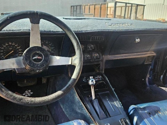 1981 Chevrolet Corvette z VIN 1G1AY8764B5102051, wystawiony jako Copart lot #47227105 z przebiegiem 95 114 mil mil oraz Czysty tytuł • Clean title. Historia ofert i sprzedaży dostępna na DreamBid. Obrazek 9.